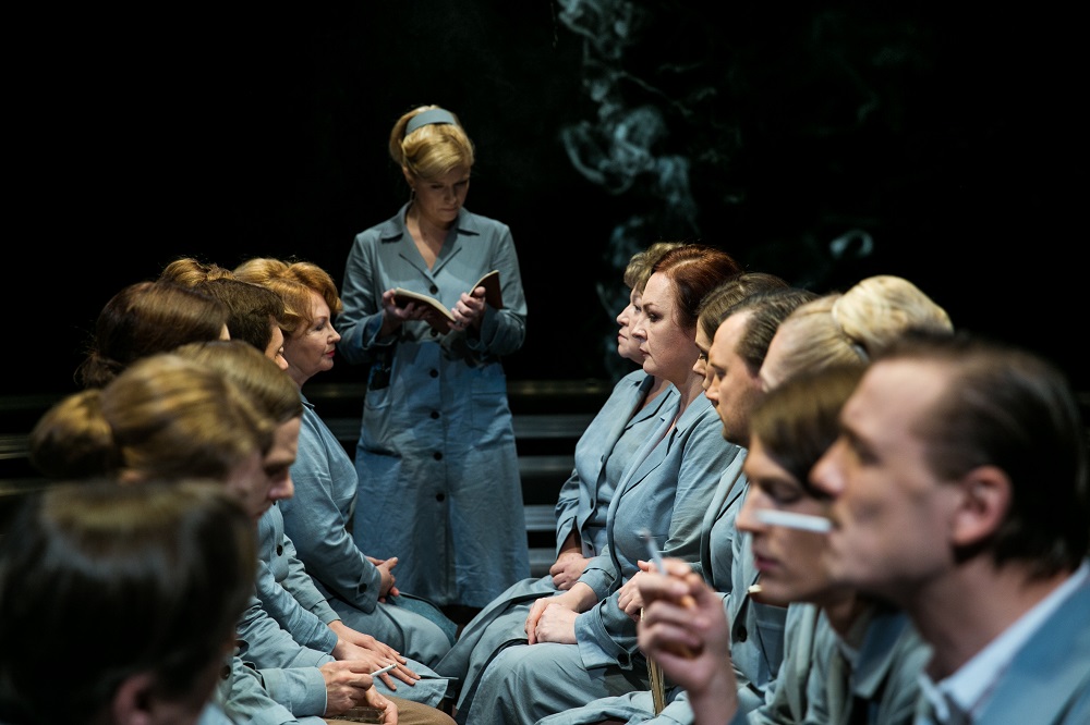 Skats no VDT izrādes "Smaržo sēnes" (rež. Mārtiņš Eihe) // Foto – Matīss Markovskis